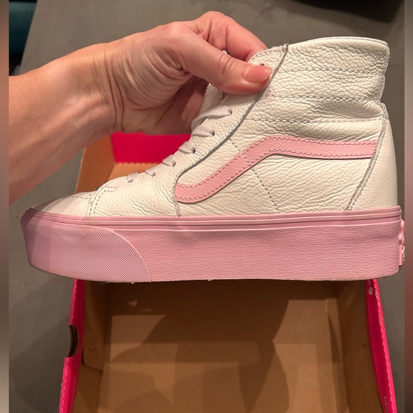 Limited Edition - Barbie x Vans White & Pink High-Top Sneakers in original box - Picture 6 of 12